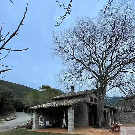 El Vilarot. La Casa De Piedra En La Naturaleza. 木屋 *