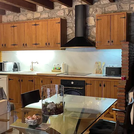 El Vilarot. La Casa De Piedra En La Naturaleza. 木屋 赫罗纳