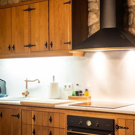 木屋 El Vilarot. La Casa De Piedra En La Naturaleza. 赫罗纳