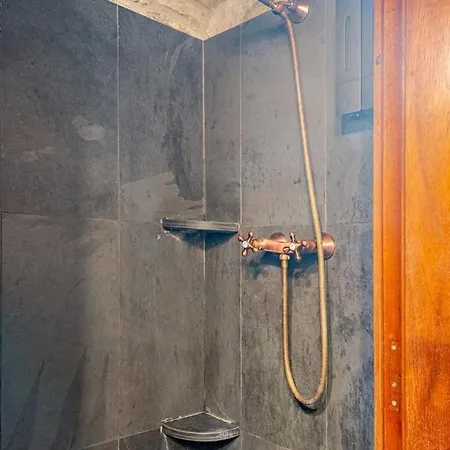 El Vilarot. La Casa De Piedra En La Naturaleza. *