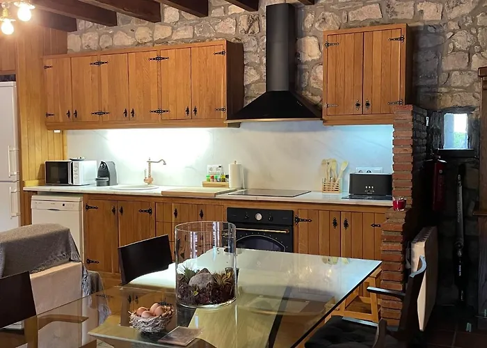 El Vilarot. La Casa De Piedra En La Naturaleza. Chalet Gerona