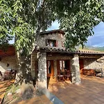 El Vilarot. La Casa De Piedra En La Naturaleza.