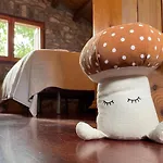 El Vilarot. La Casa De Piedra En La Naturaleza.