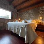 Chalet El Vilarot. La Casa De Piedra En La Naturaleza. *