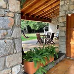 El Vilarot. La Casa De Piedra En La Naturaleza. Шале