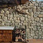 شاليه El Vilarot. La Casa De Piedra En La Naturaleza. *