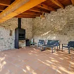 شاليه El Vilarot. La Casa De Piedra En La Naturaleza. *