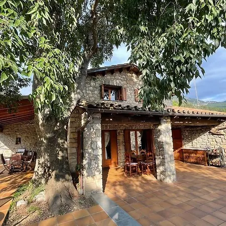 El Vilarot. La Casa De Piedra En La Naturaleza.