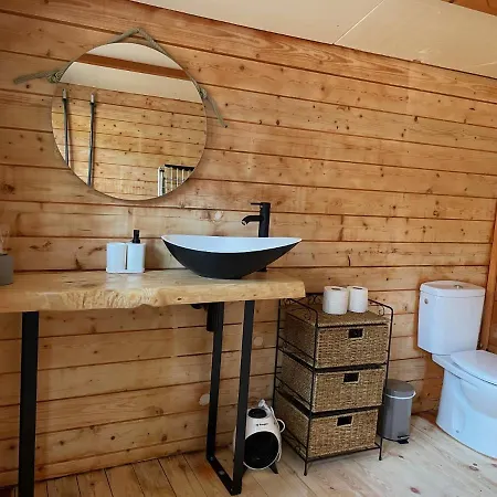 El Vilarot. La Casa De Piedra En La Naturaleza. * Gerona