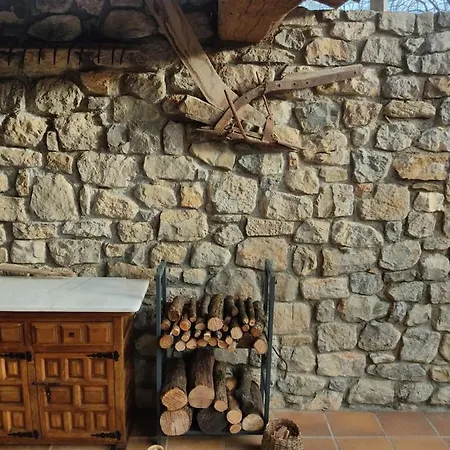 El Vilarot. La Casa De Piedra En La Naturaleza. Chalet