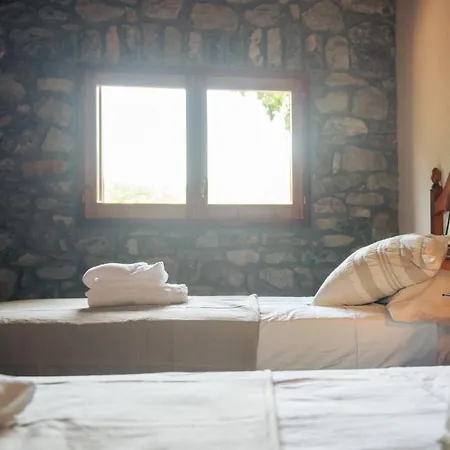 El Vilarot. La Casa De Piedra En La Naturaleza. Horská chata Girona