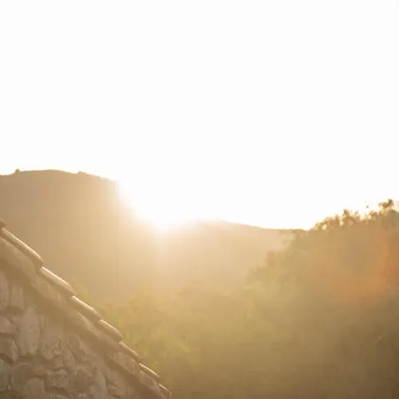 El Vilarot. La Casa De Piedra En La Naturaleza. * Gerona