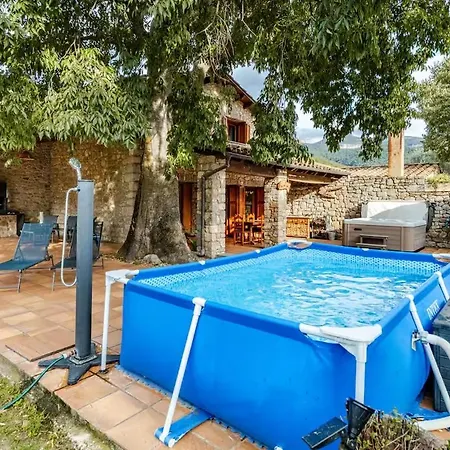 El Vilarot. La Casa De Piedra En La Naturaleza. Girona