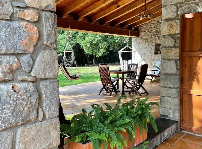 El Vilarot. La Casa De Piedra En La Naturaleza. Chalet