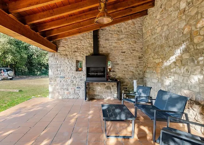 Chalet El Vilarot. La Casa De Piedra En La Naturaleza. Girona