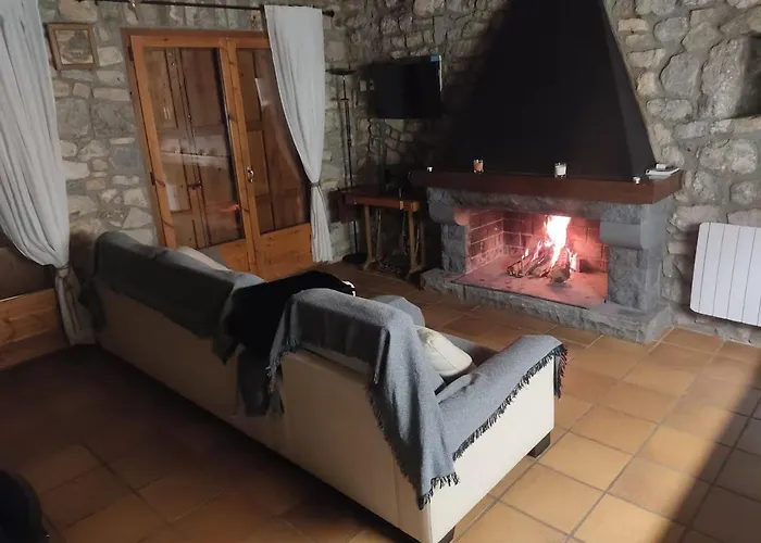 Шале El Vilarot. La Casa De Piedra En La Naturaleza.