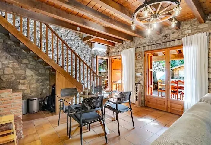 El Vilarot. La Casa De Piedra En La Naturaleza. Chalet Girona