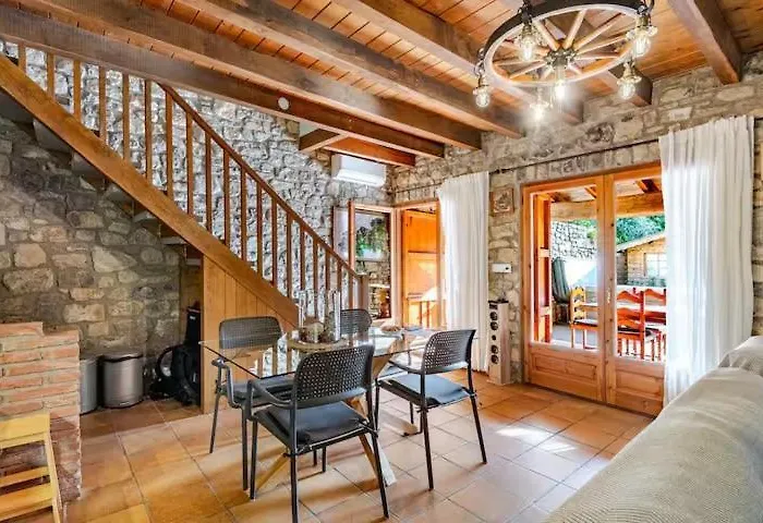 Шале El Vilarot. La Casa De Piedra En La Naturaleza. Жерона