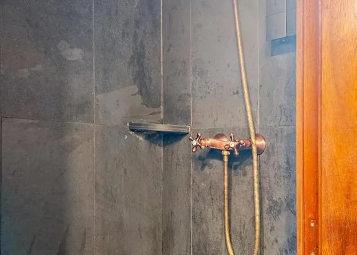 El Vilarot. La Casa De Piedra En La Naturaleza. *