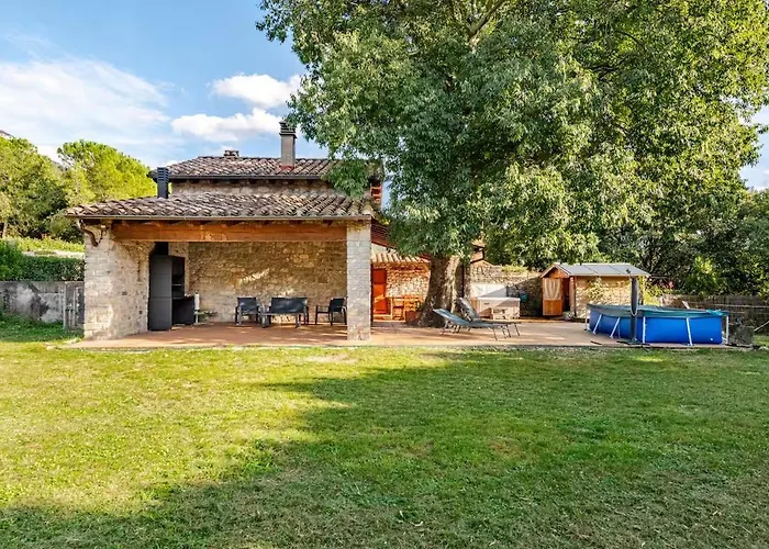 El Vilarot. La Casa De Piedra En La Naturaleza. Шале